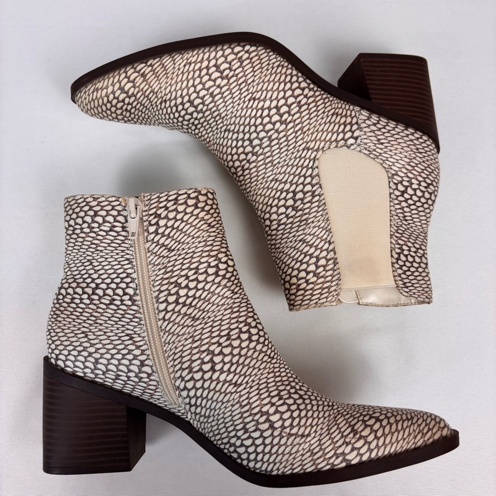 The Limited Kiki Chelsea Boots Vegan Snakeskin Heeled Ankle Booties Tan Size 7.5 - Picture 9 of 16